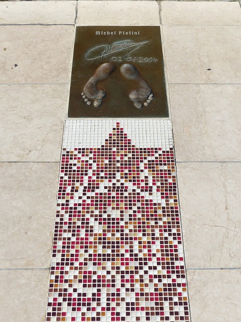 他在关键时 他在关键时